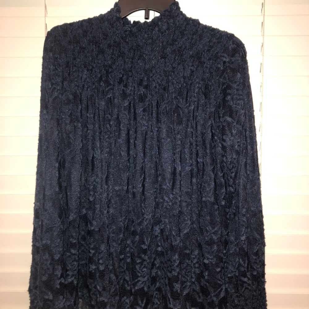 Life Style Lace Blue and Black Ling Sleeve Blouse
